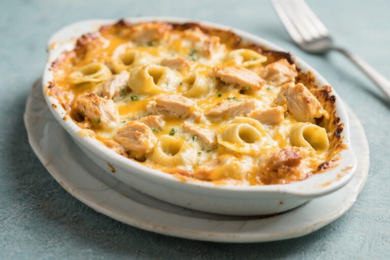 Cheesy Chicken Tortellini Casserole – Cozy, Crowd-Pleasing Comfort